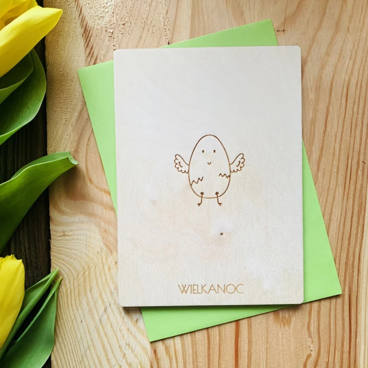 drewniana pocztówka na wielkanoc zielona koperta