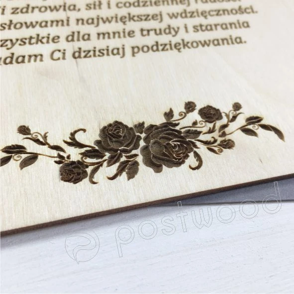 Drewniana kartka z życzeniami na Dzień Ojca.