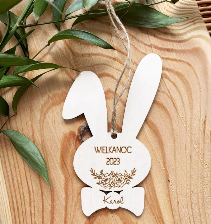 zajączek wielkanocny z muszką personalizowana zawieszka wielkanocna