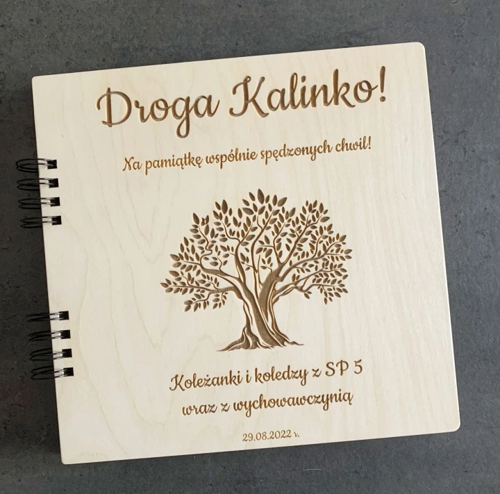 album na zdjęcia pomysł prezent na odejście koleżanki z pracy