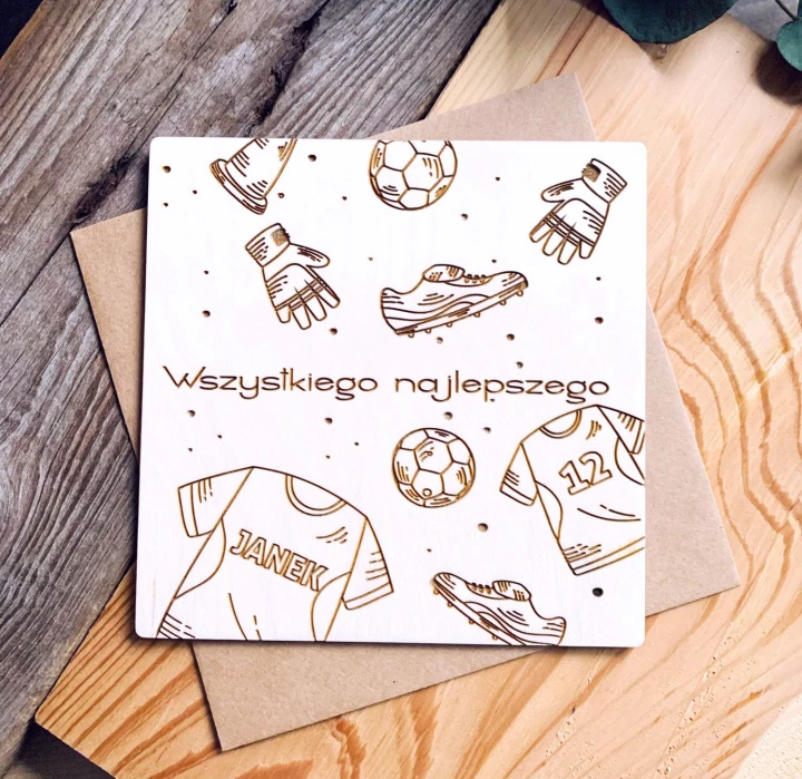 drewniana kartka urodzinowa z życzeniami dla piłkarza koperta eko