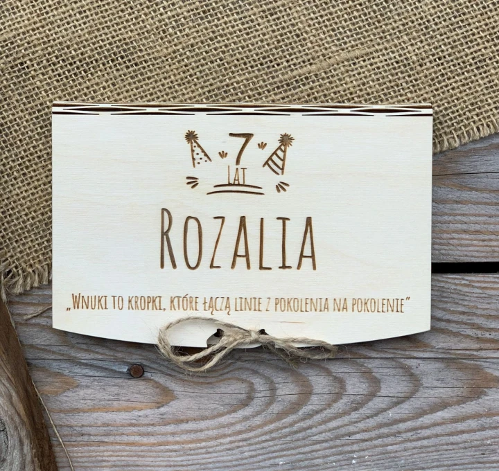 koperta prezentowa z drewna na urodziny
