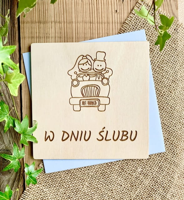 Drewniana kartka z życzeniami na ślub