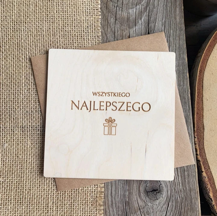 kartka na urodziny z drewna grawerowana z życzeniami koperta eko