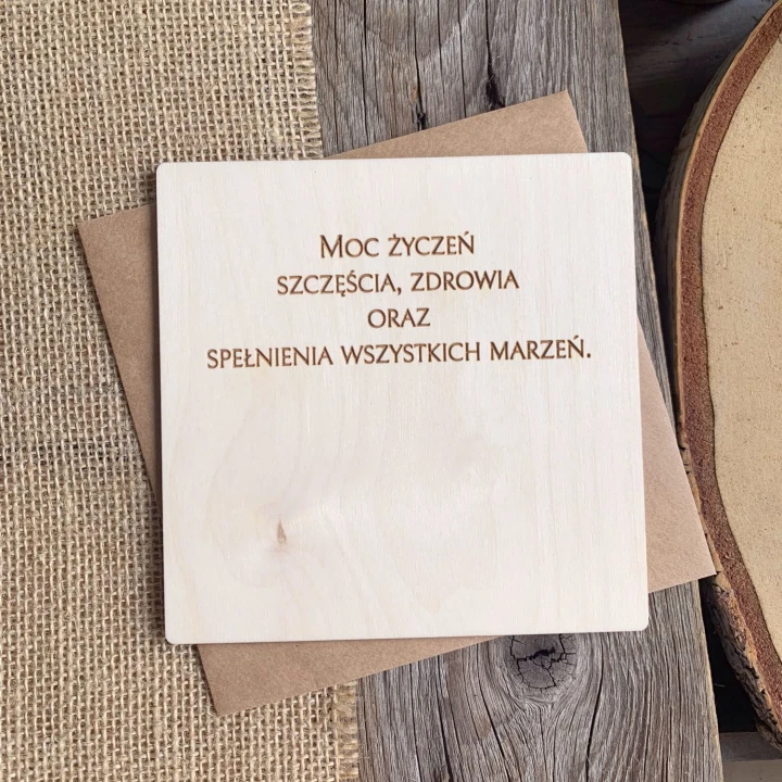 kartka na urodziny z drewna grawerowana z życzeniami koperta eko