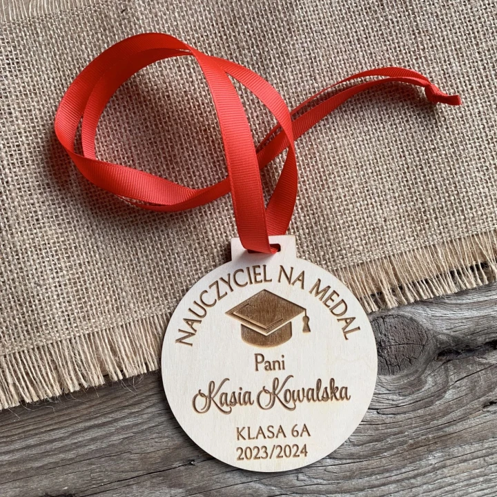 drewniany medal dla nauczyciela
medal dla nauczyciela z personalizacją