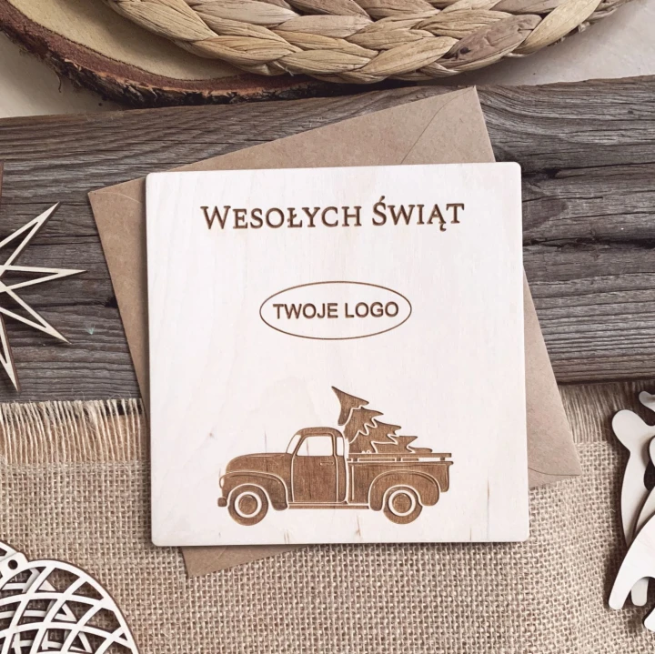 drewniana kartka świąteczna z grawerowanym logo firmowym z kopertą
grawerowany pickup z choinką