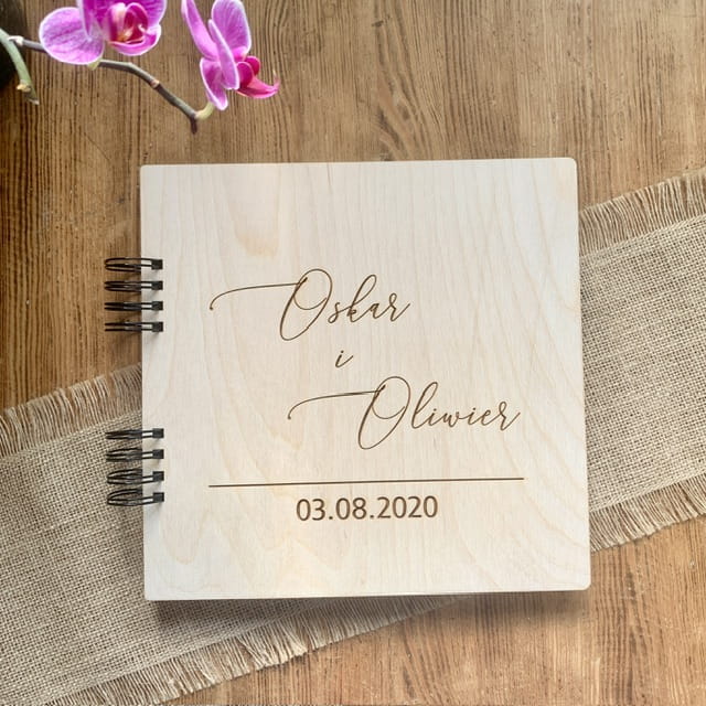 album na urodziny na zdjęcia wklejane z drewnianą okładką
