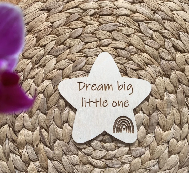 drewniana tabliczka do zdjęć dream big little one