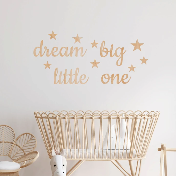 drewniany napis dream big little one z gwiazdkami wizualizacja