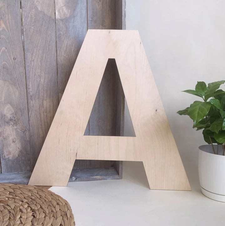 drewniana litera A wysokość 40 cm
