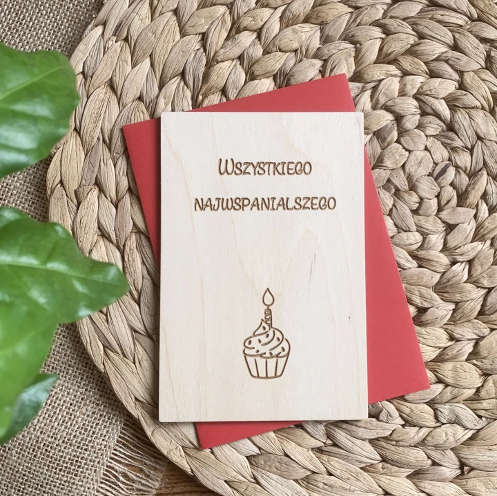 pocztówka drewniana babeczka