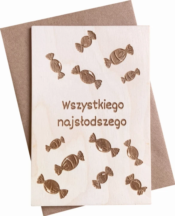 pocztówka drewniana urodziny cukierki