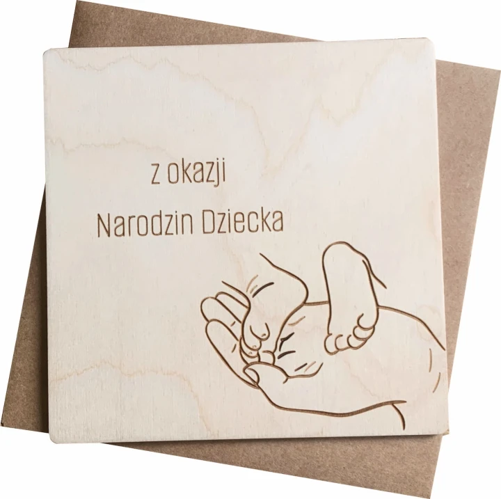 Kartka z okazji Narodzin Dziecka z życzeniami wykonana z drewna.