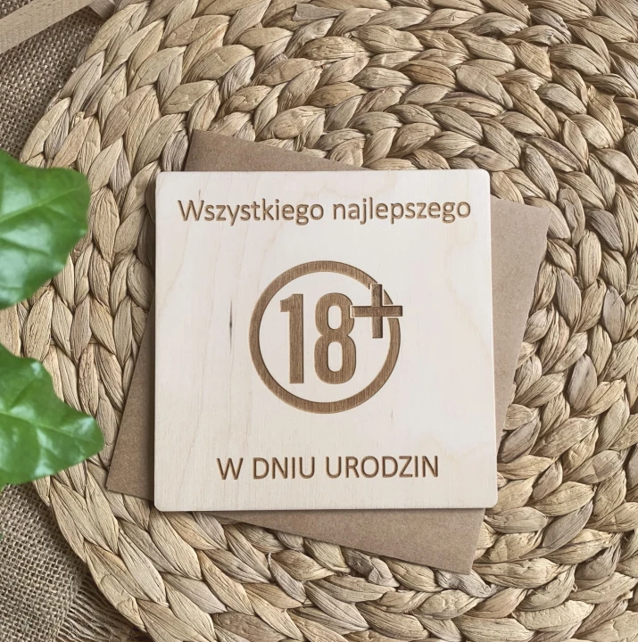 drewniana kartka na 18 urodziny znak zakazu z życzeniami z kopertą
