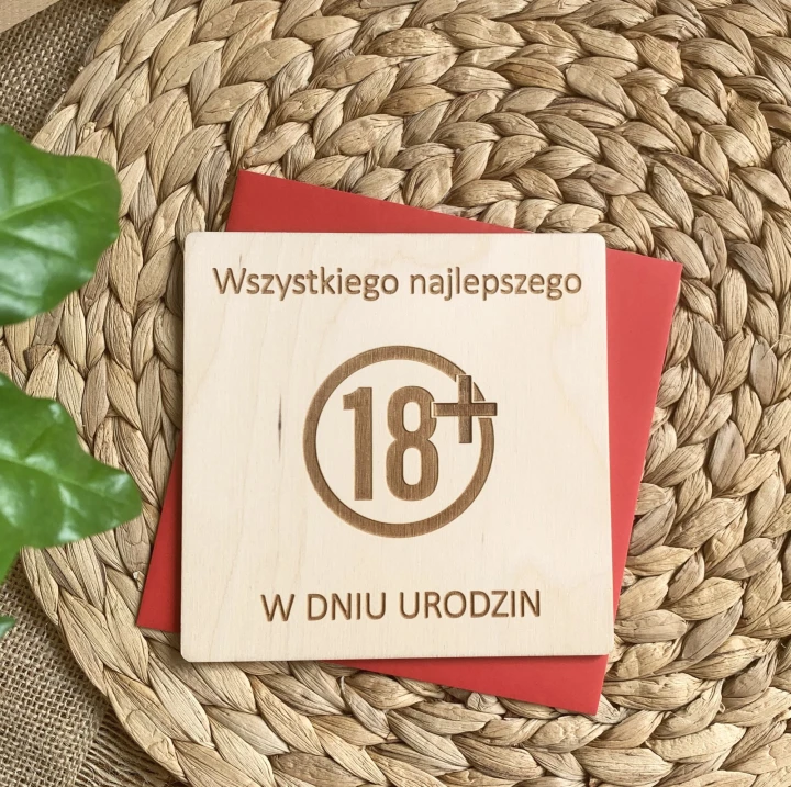 drewniana kartka na 18 urodziny znak zakazu z życzeniami z kopertą