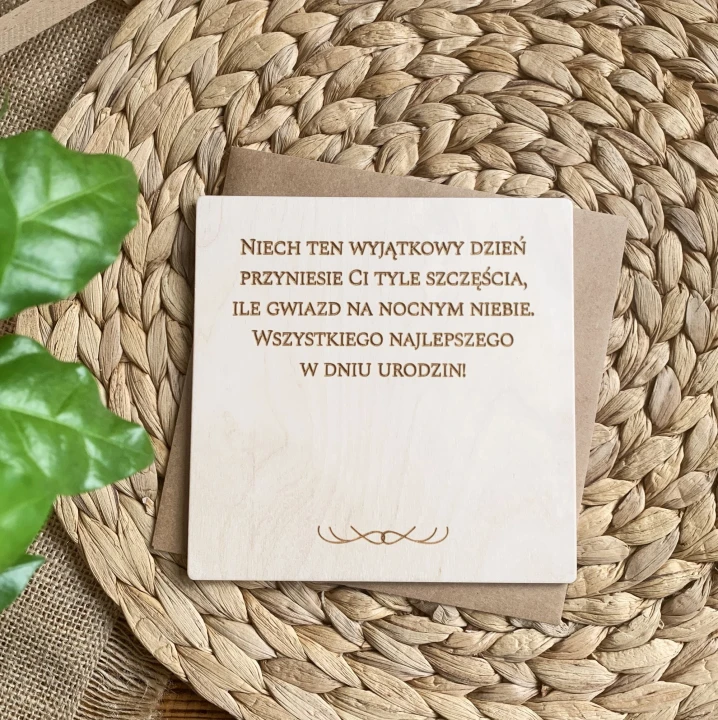 kartka drewniana na urodziny minimalizm z życzeniami