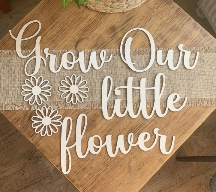 napis Grow Our little flower