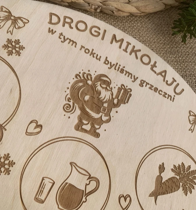 DD197 dekor BN talerzyk mikołaja wzór mikołaj z workiem i prezentem Itim zbliżenie.jpg