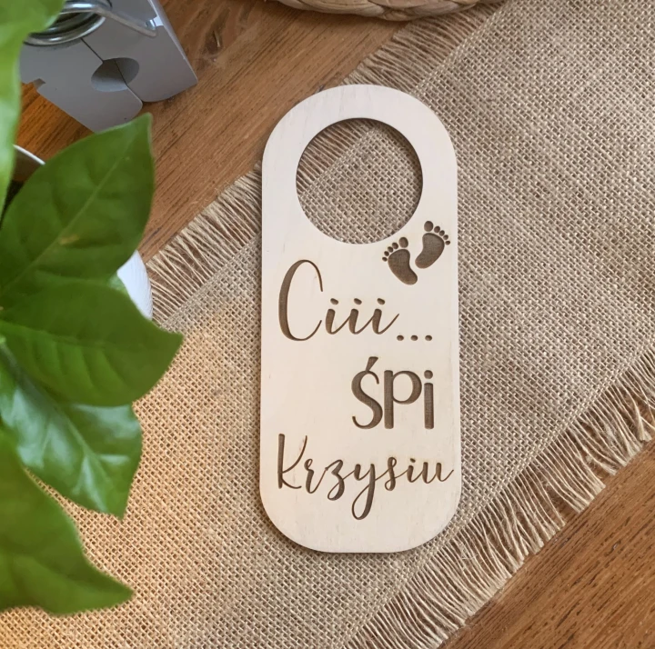 dekor zawieszka na klamkę Ciii śpi Krzysiu