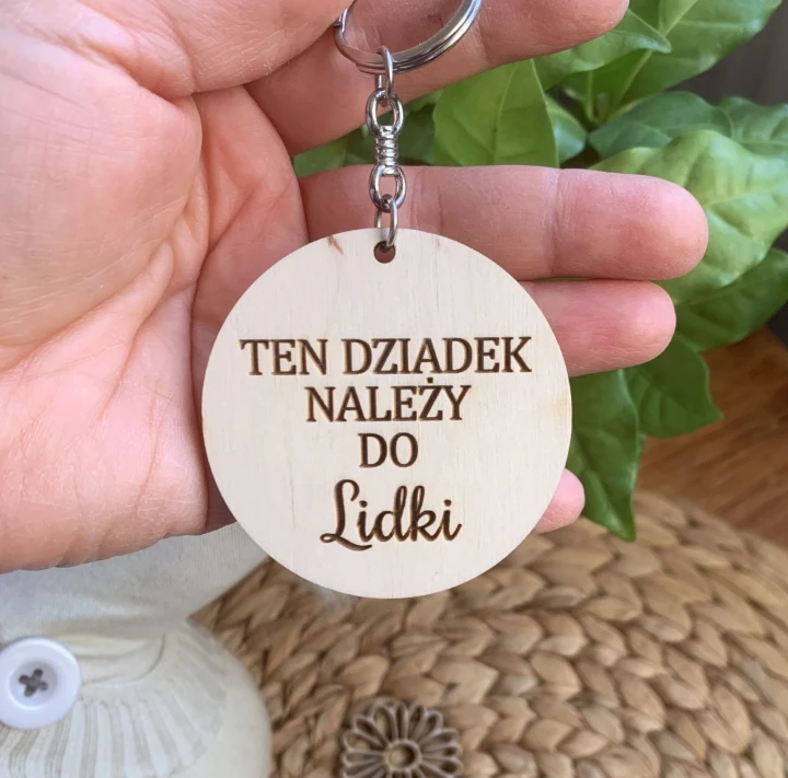 brelok serce ta babcia należy do