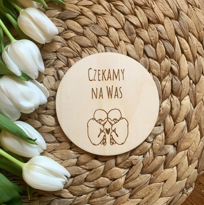 tabliczka do zdjęć dla bliźniaków czekamy na was