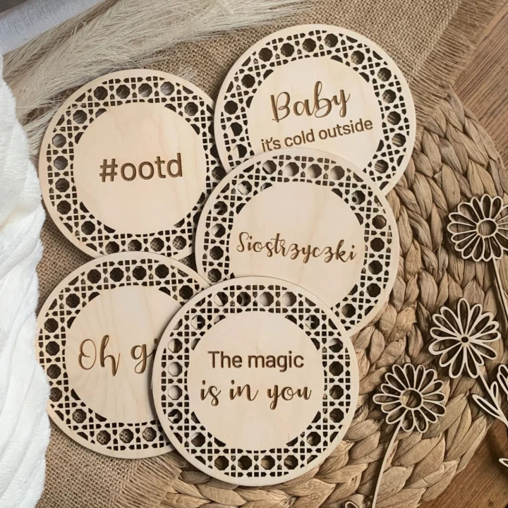 zestaw 5btabliczek do zdjęć rattan z dowolnym tekstem