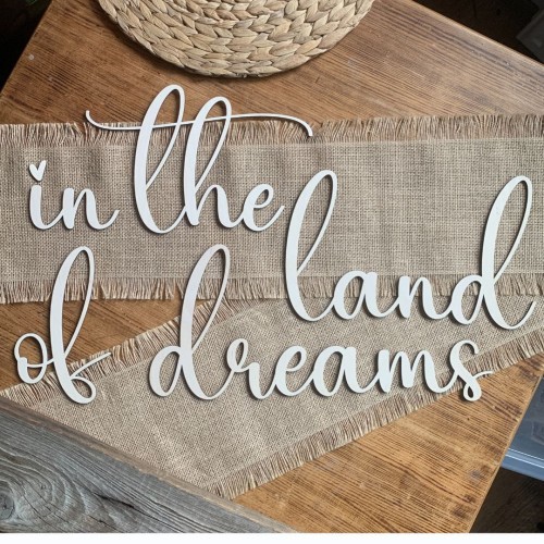 in the land of dreams drewniany napis na ścianę