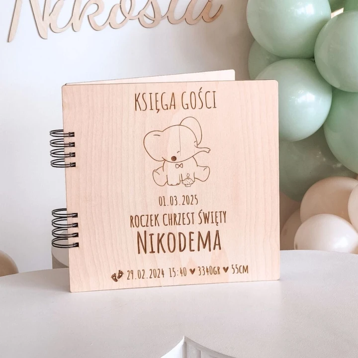 księga gości z drewnianą okładką dailybeautymom