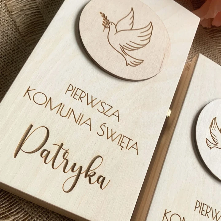 drewniane pudełko z okazji Pierwszej Komunii Świętej