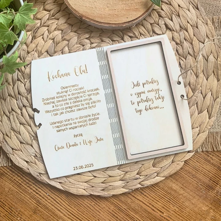 drewniana koperta prezentowa urodzinowa, pudełko na gotówkę z okazji urodzin, życzenia urodzinowe personalizowane