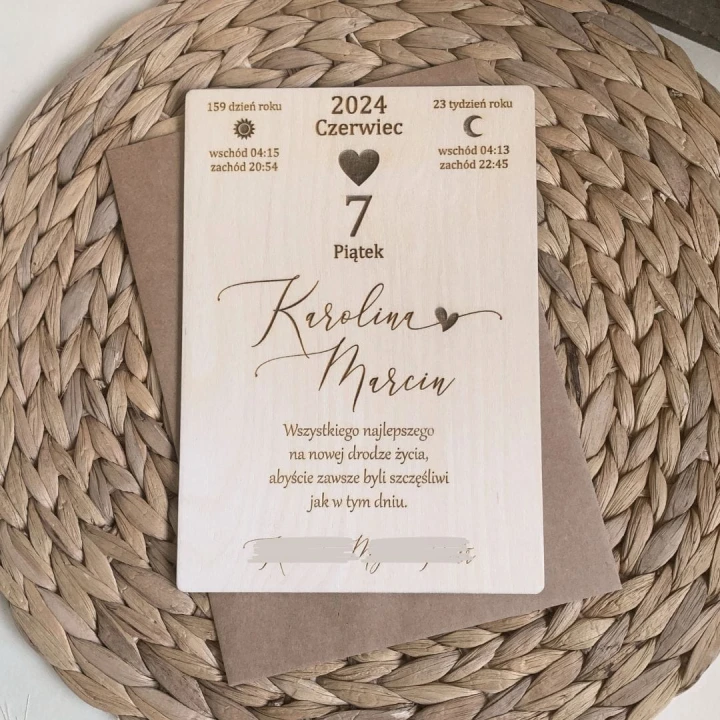 grawerowane życzenia na ślub, drewniana kartka z kalendarza na ślub