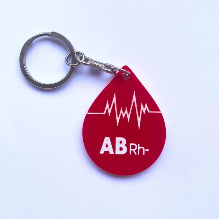 personalizowany brelok z grupą krwi