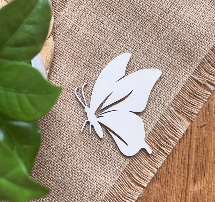 drewniany motyl na ścianę do pokoju dziecka