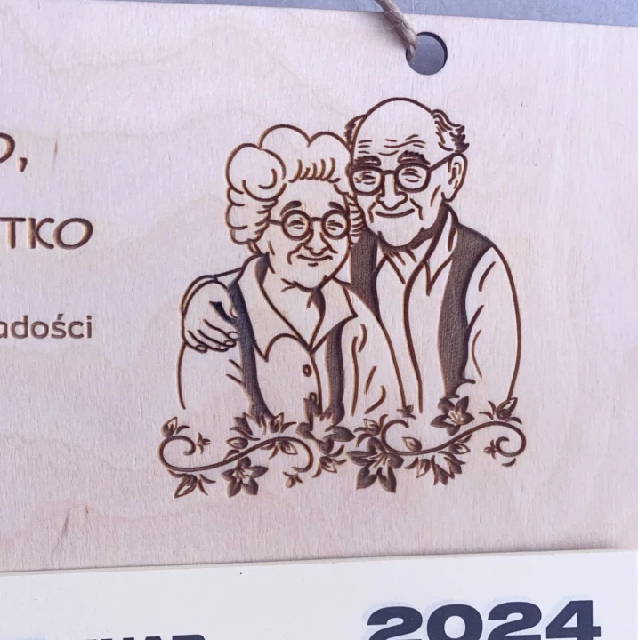 zbliżenie na radosną grafikę uśmiechniętych dziadków z imionami