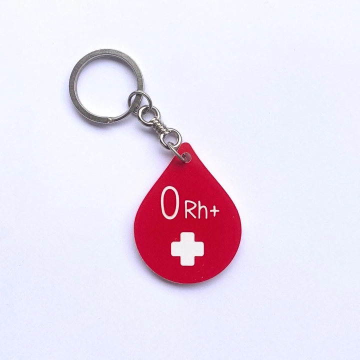 personalizowany brelok z grupą krwi