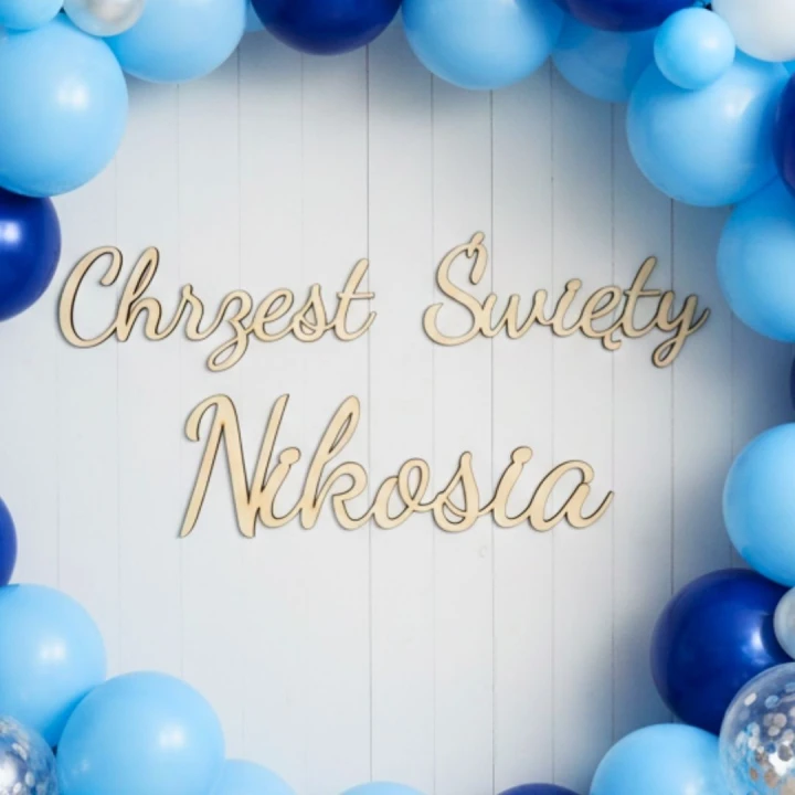 chrzest święty Nikosia drewniany napis na ściankę z balonami  dekoracyjną
