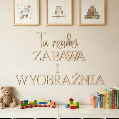 Drewniany napis Tu rządzi Zabawa i Wyobraźnia