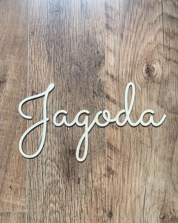 drewniane imię na ścianę Jagoda