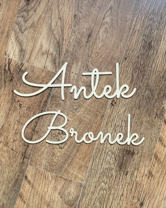 drewniane imię na ścianę Antek Bronek