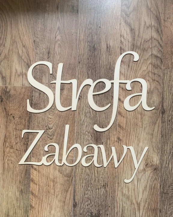 drewniany napis Strefa Zabawy