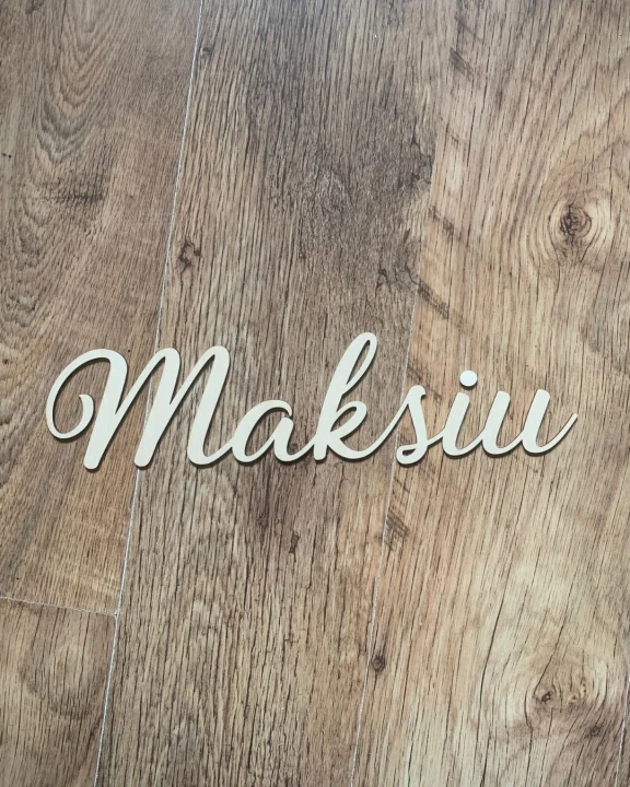 drewniane imię na ścianę Maksiu