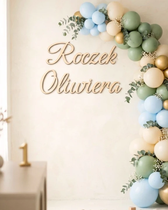 Drewniany napis na ściankę balonową, dekoracja na roczek