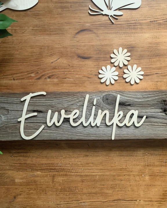 drewniane imię Ewelinka na ścianę do pokoju dziecka
