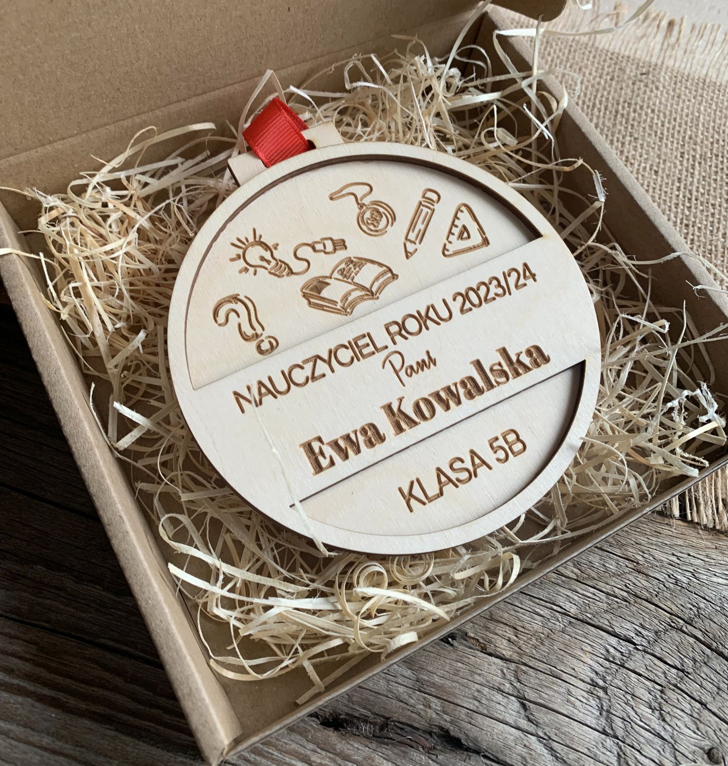 medal na dzień nauczyciela